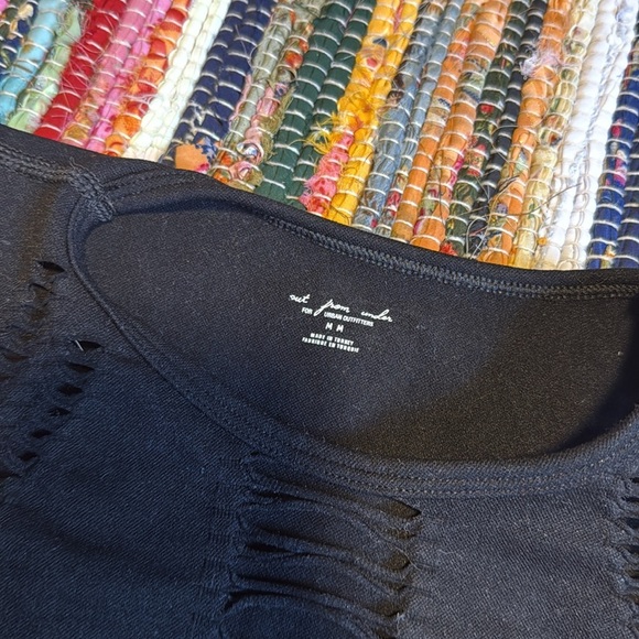 Urban Outfitters Black Cutout Crop Top Size Medium - Picture 2 of 2